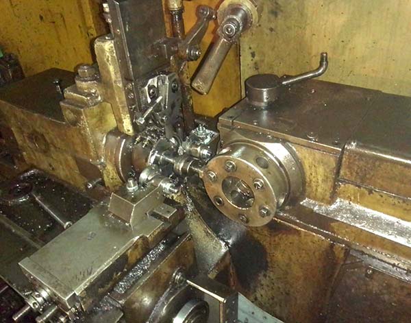 1В116 фото токарного токарно-револьверного верстата